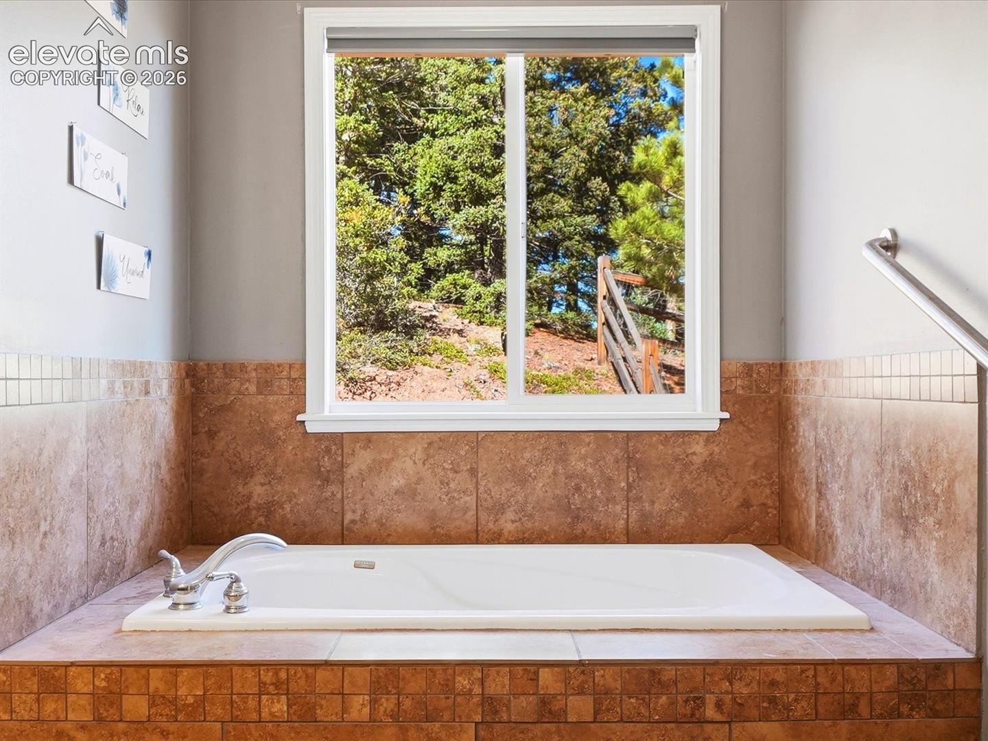 Listing photo 35 for 13084 Deer Ridge Way