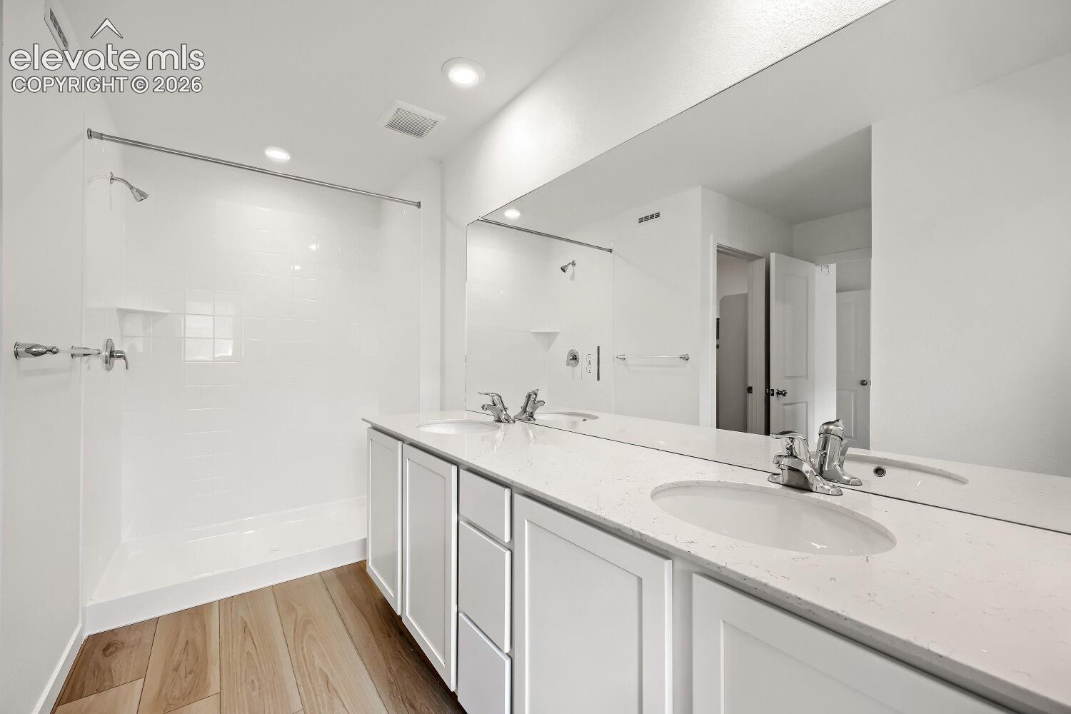 Listing photo 8 for 2712 Lower Crags Point