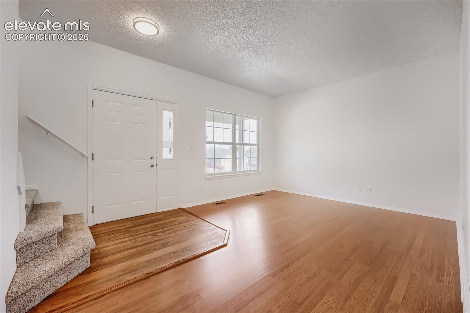 Listing photo 5 for 437 Kearney Avenue