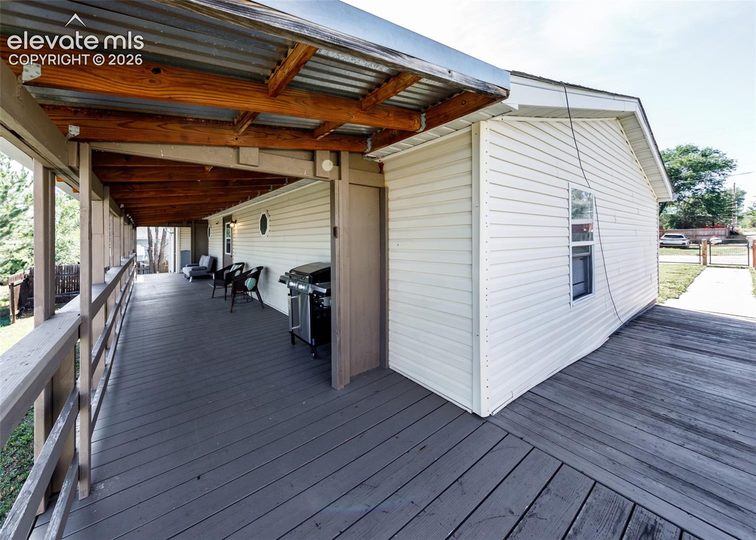 Listing photo 32 for 405 3rd Street