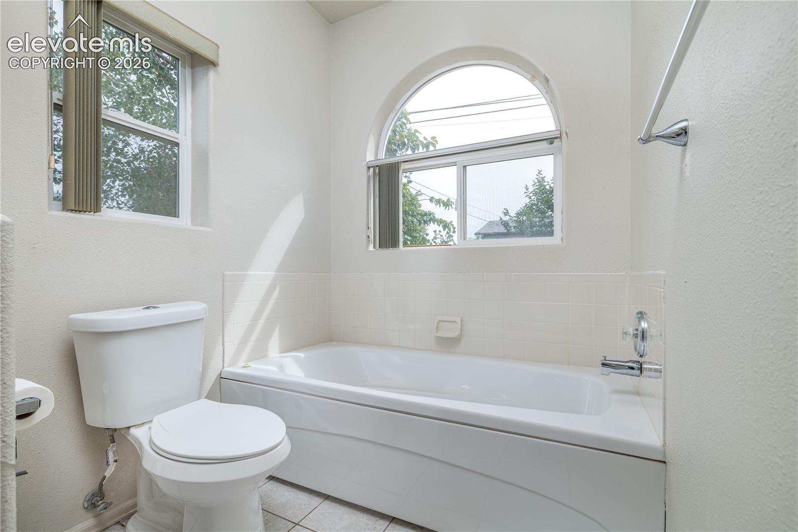 Listing photo 19 for 938 Cedarcrest Drive