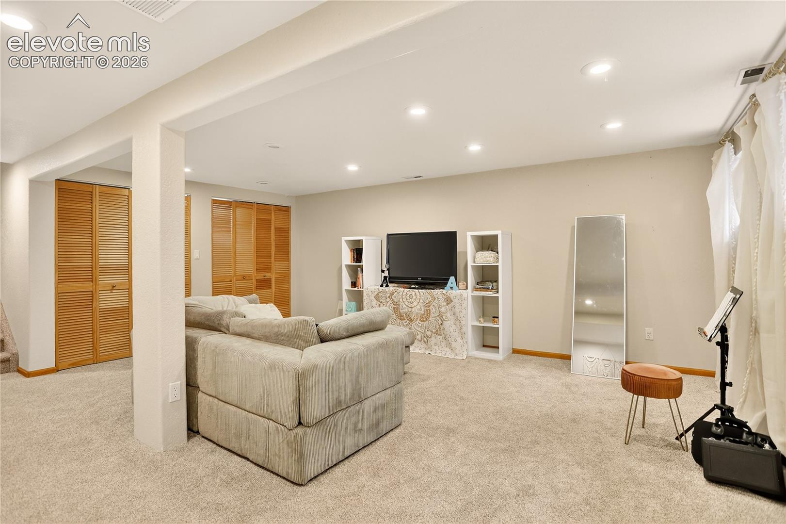 Listing photo 17 for 920 N Grey Eagle Circle