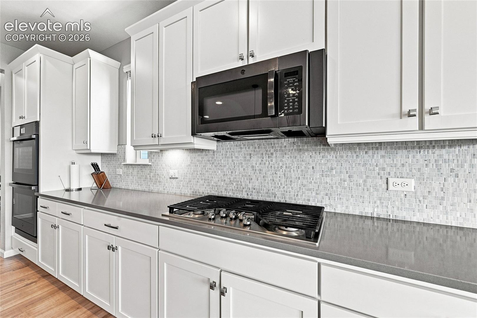 Listing photo 8 for 27645 E Geddes Place
