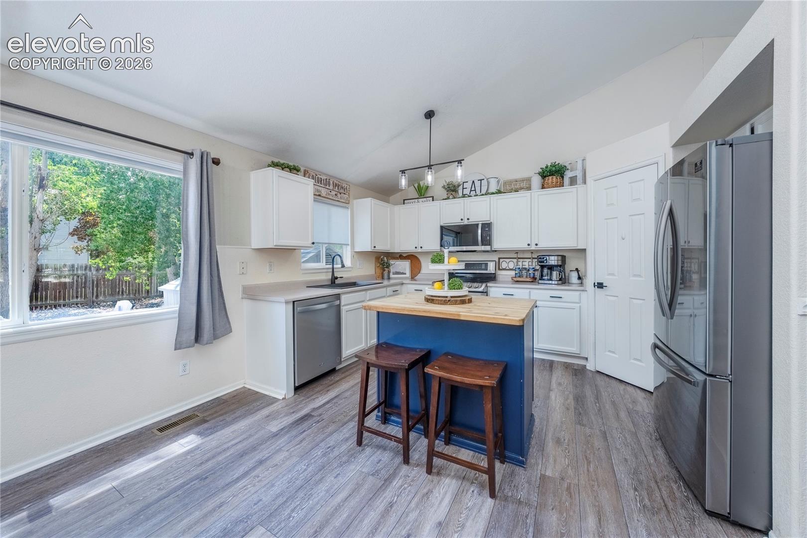 Listing photo 9 for 5664 Mesa Mountain Way