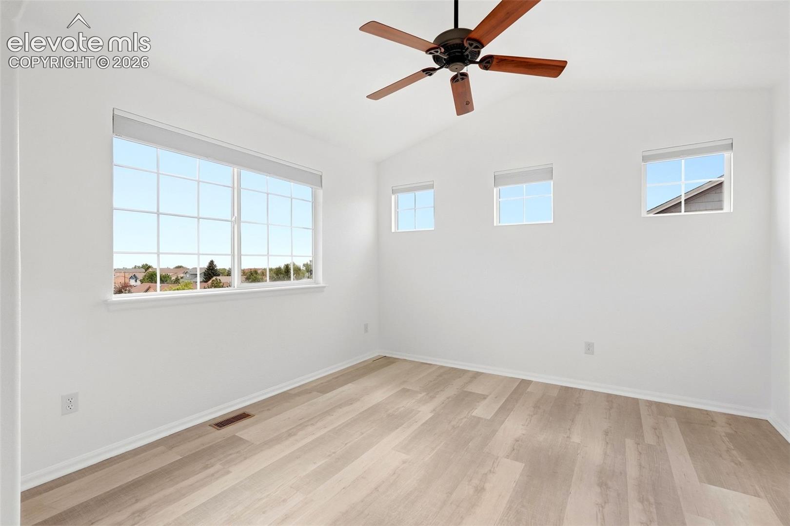 Listing photo 31 for 8931 Oakmont Road
