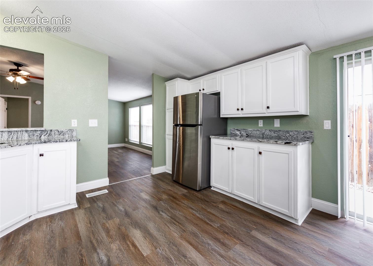 Listing photo 12 for 861 Desert Circle