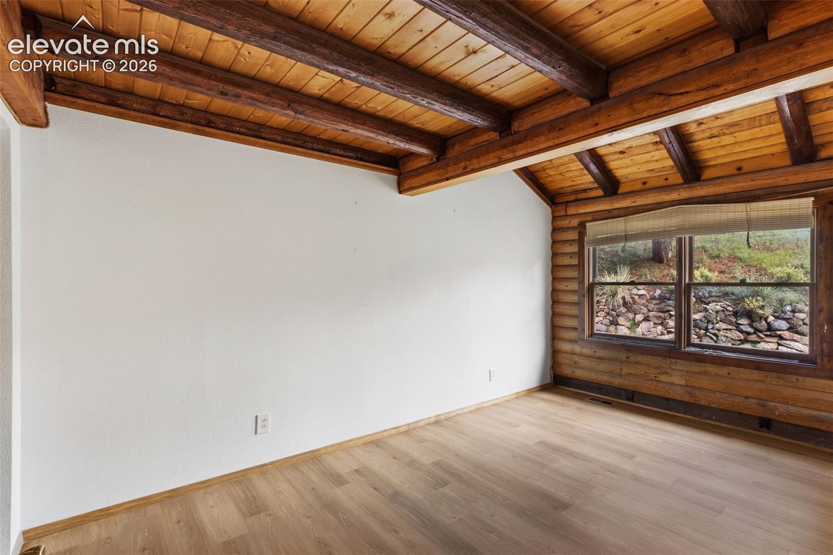 Listing photo 12 for 258 Appian Way