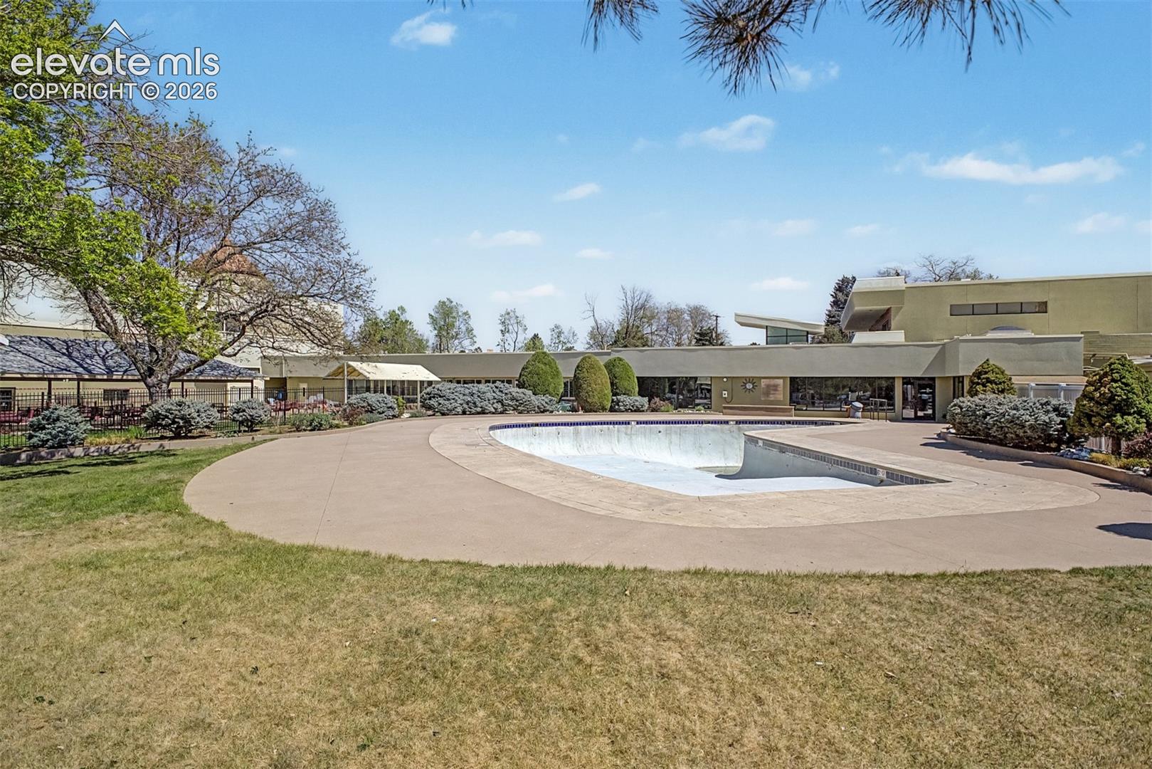 Listing photo 49 for 605 S Alton Way 12C