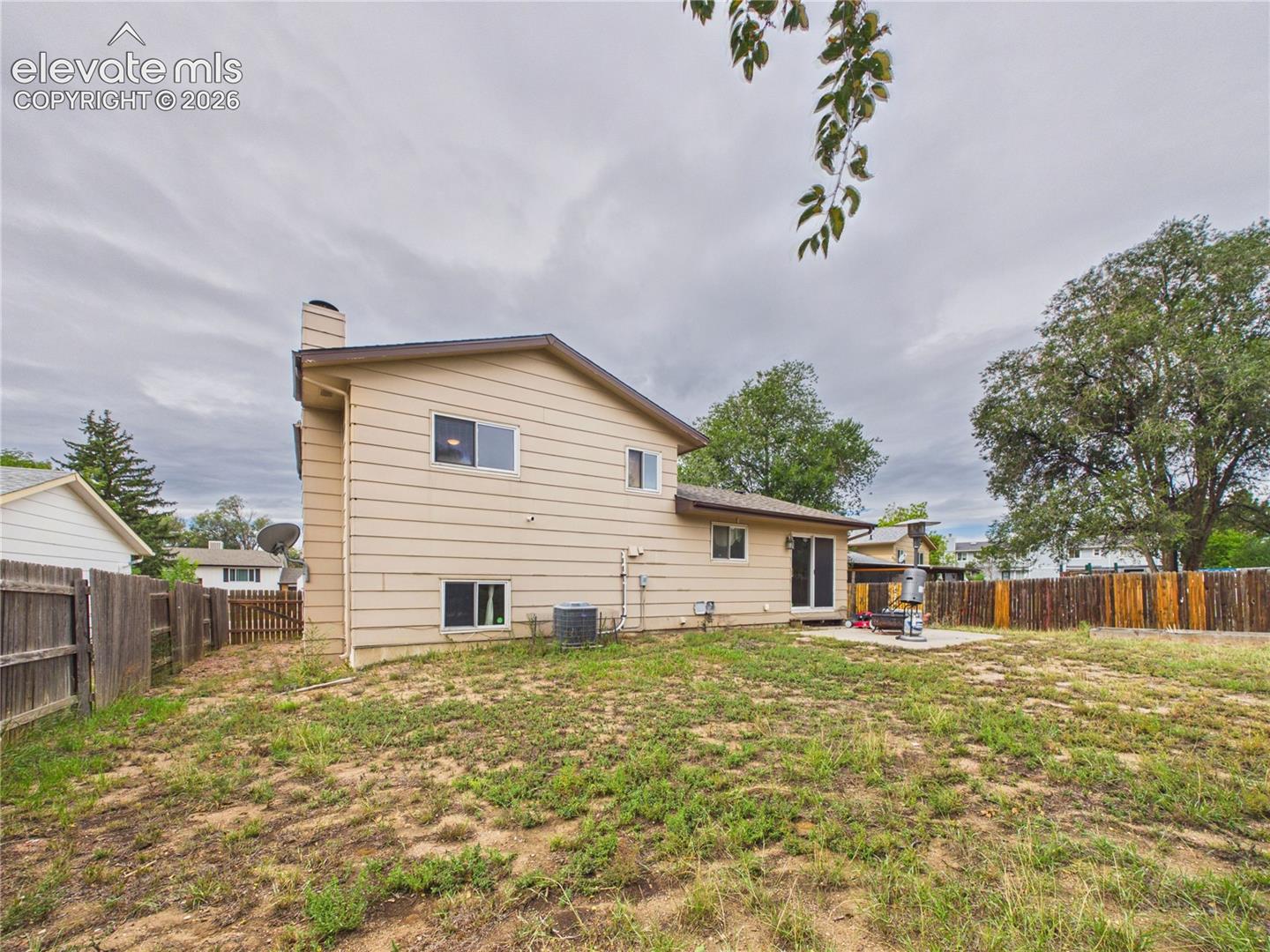 Listing photo 27 for 1945 Mineola Street