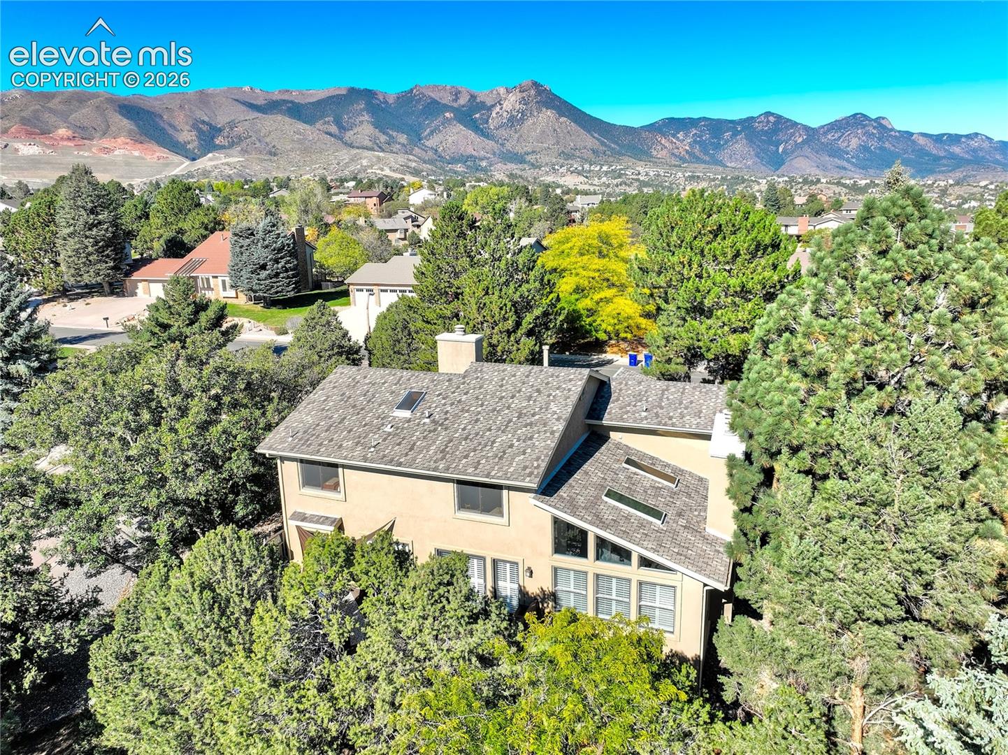 Listing photo 3 for 7215 Suntide Place