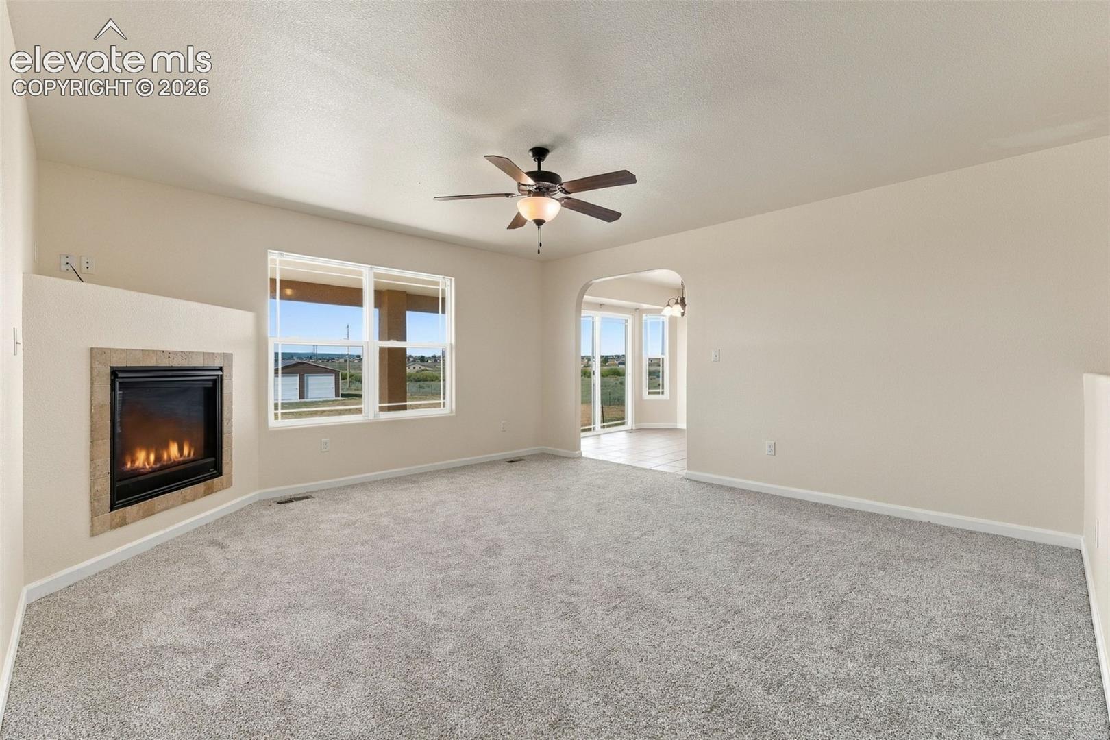 Listing photo 3 for 1385 N Challenger Drive