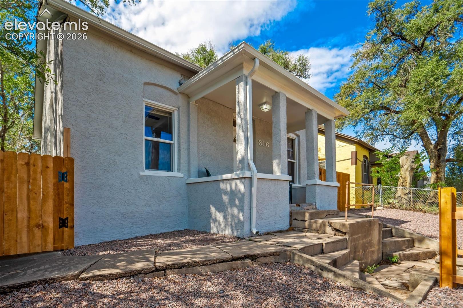 Listing photo 2 for 316 E 2nd Street
