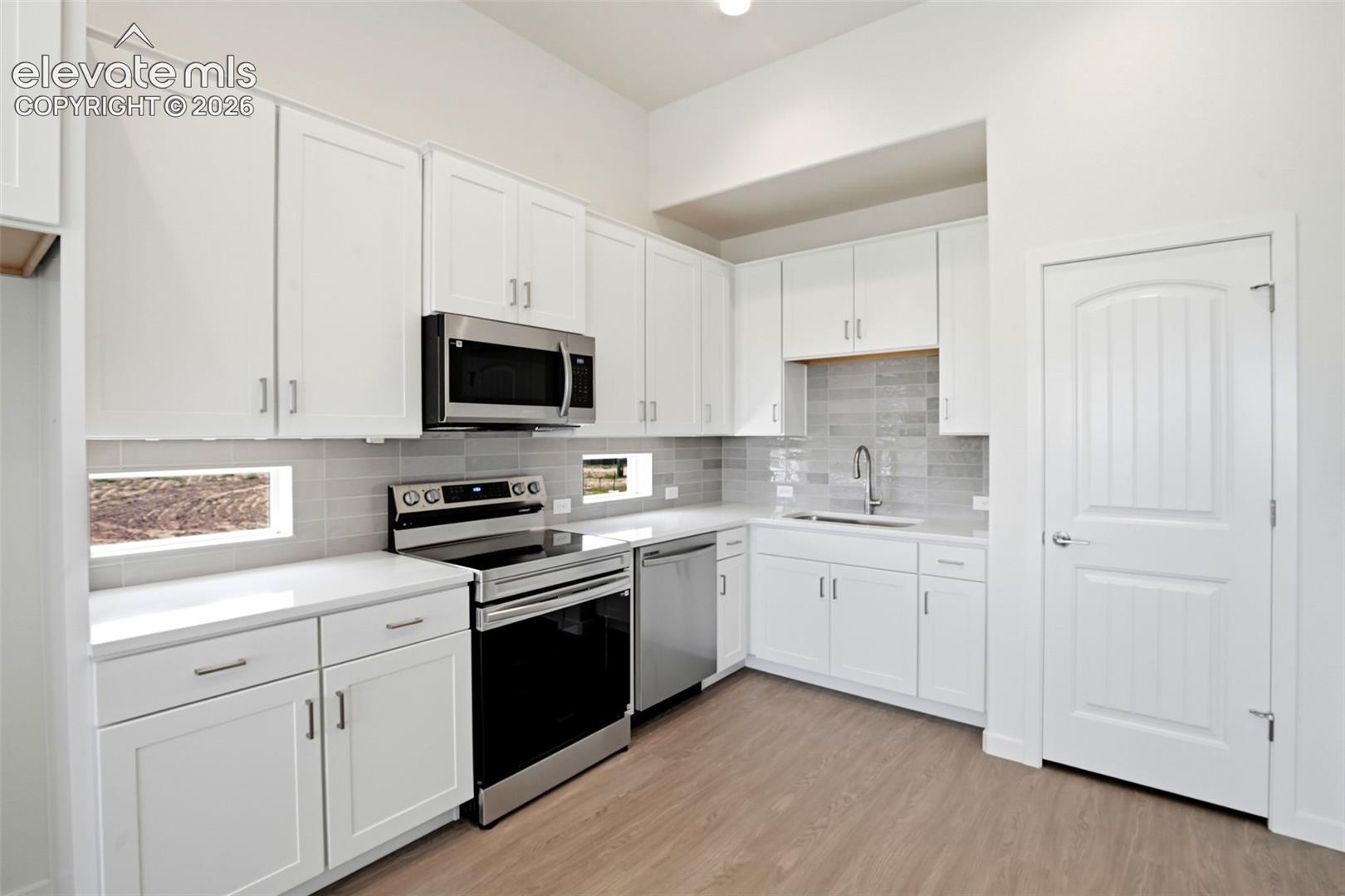 Listing photo 15 for 8039 School House Drive