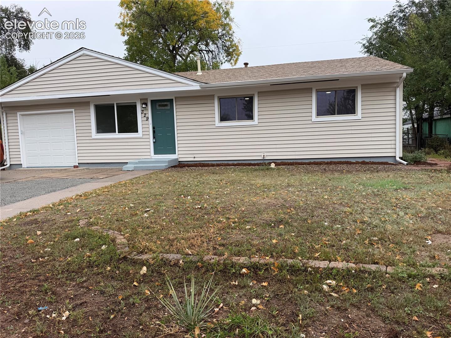 Listing photo 4 for 329 Sherri Drive