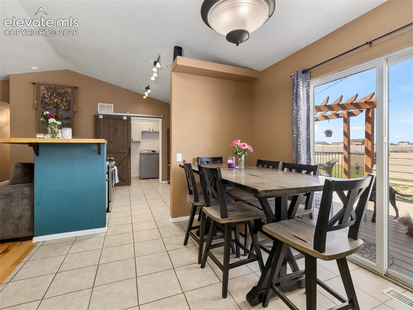 Listing photo 7 for 675 E McClave Drive