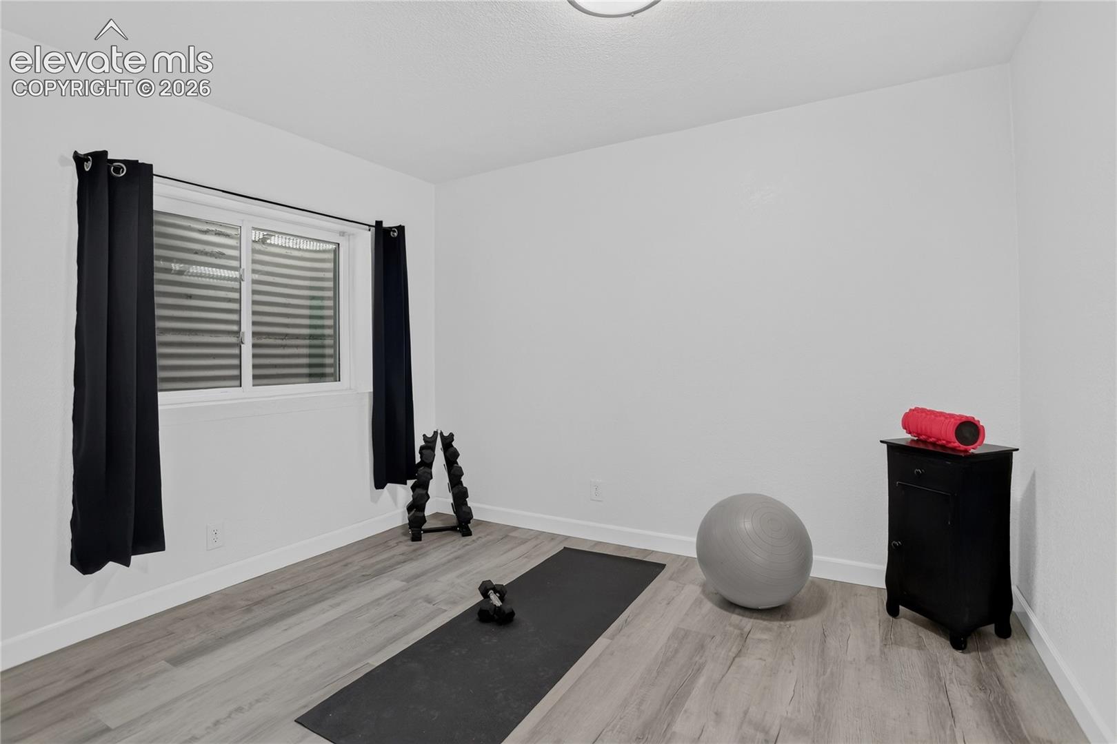 Listing photo 15 for 2250 Heathercrest Drive