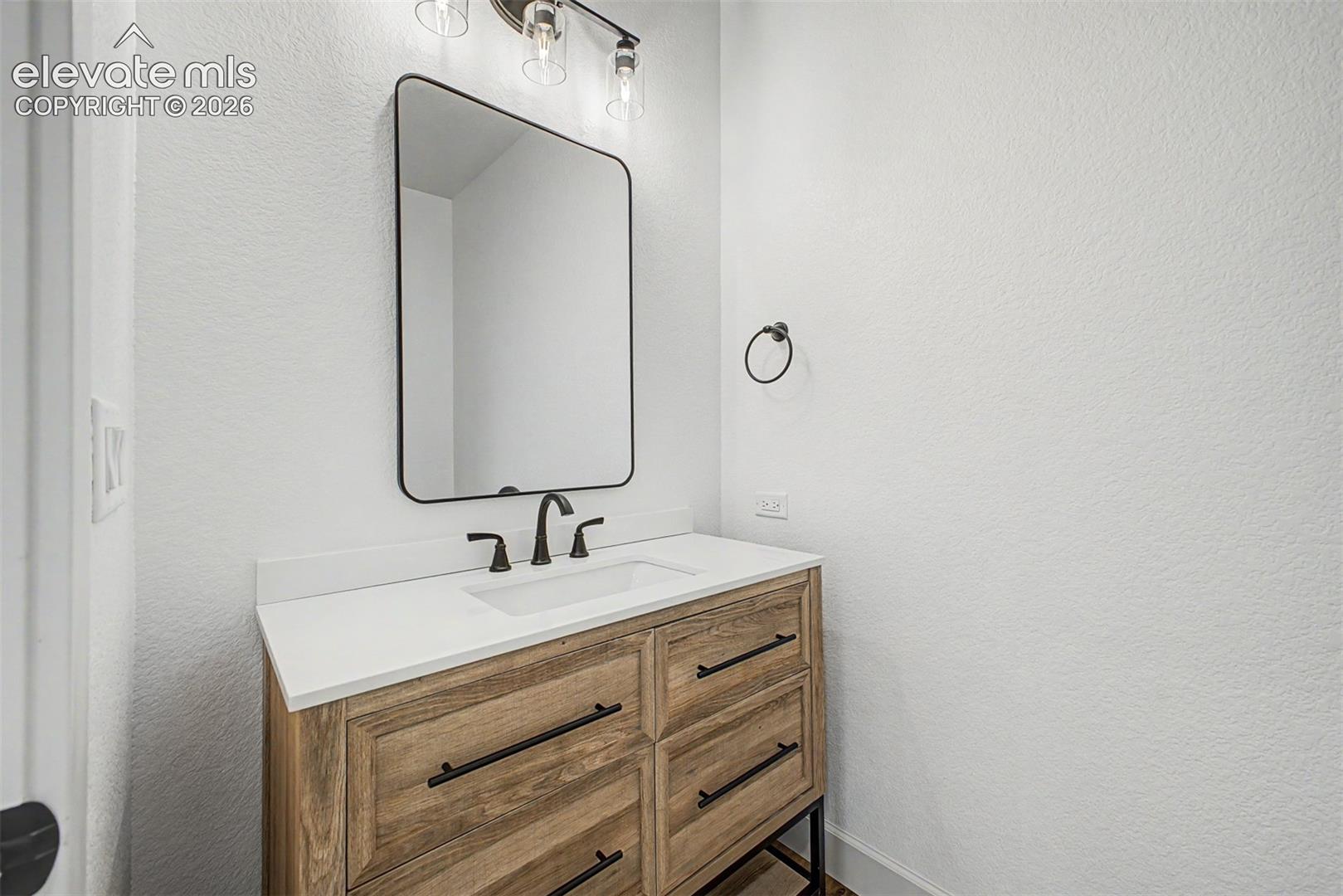 Listing photo 15 for 1015 Locklin Way