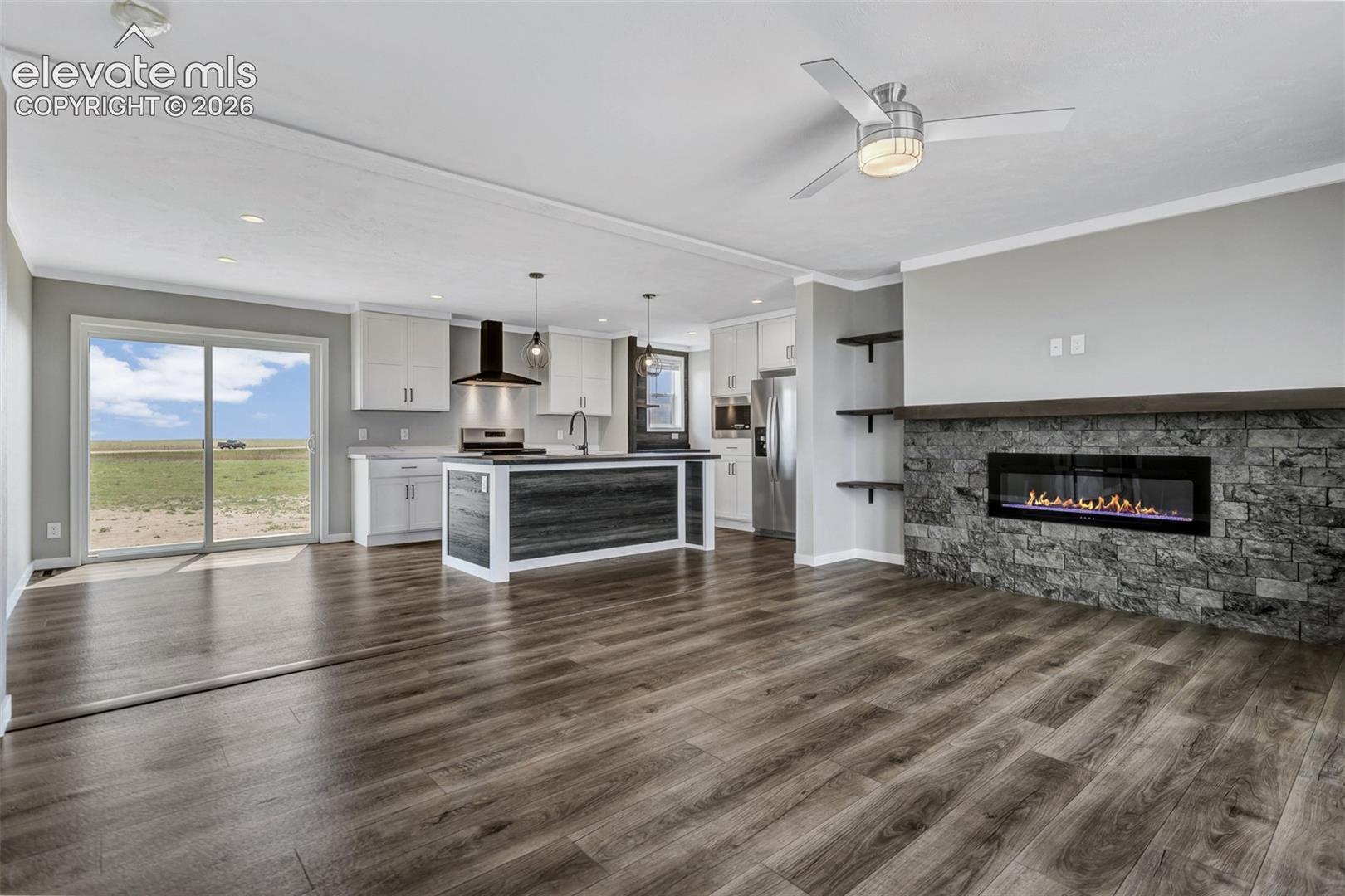 Listing photo 4 for 930 Awesome View