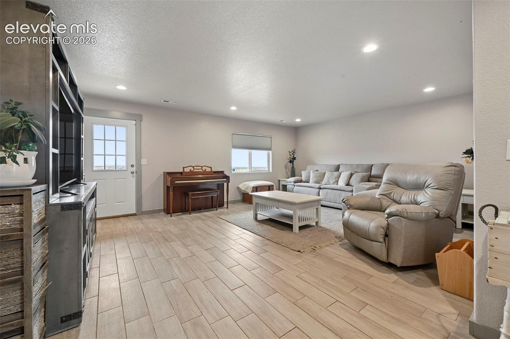 Listing photo 3 for 4966 Beckwith Drive