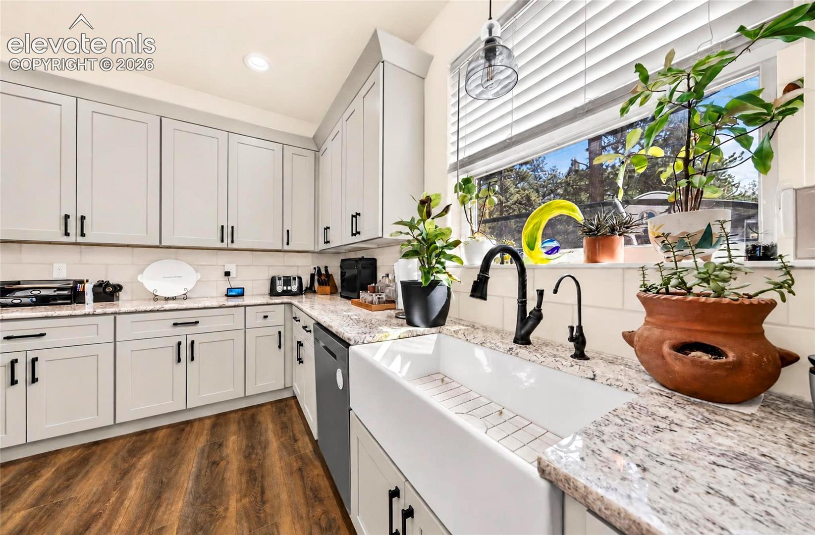 Listing photo 12 for 258 Turnabout Lane