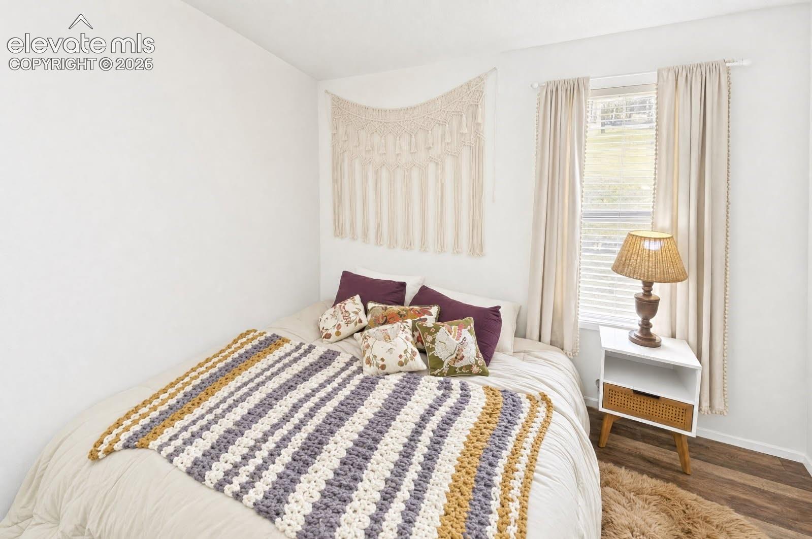 Listing photo 13 for 464 Hackamore Drive