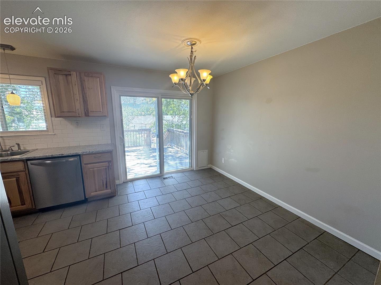 Listing photo 9 for 6910 Fielding Circle