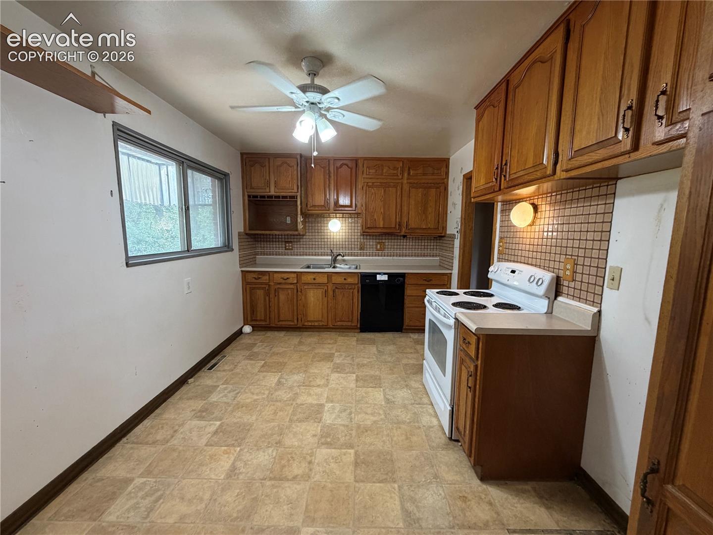 Listing photo 7 for 2239 Drakestone Drive