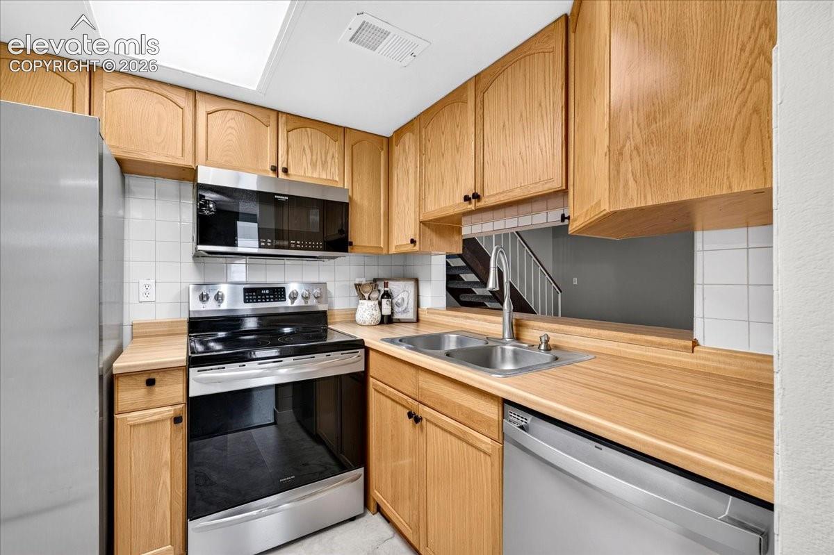 Listing photo 19 for 10001 E Evans Avenue 79B