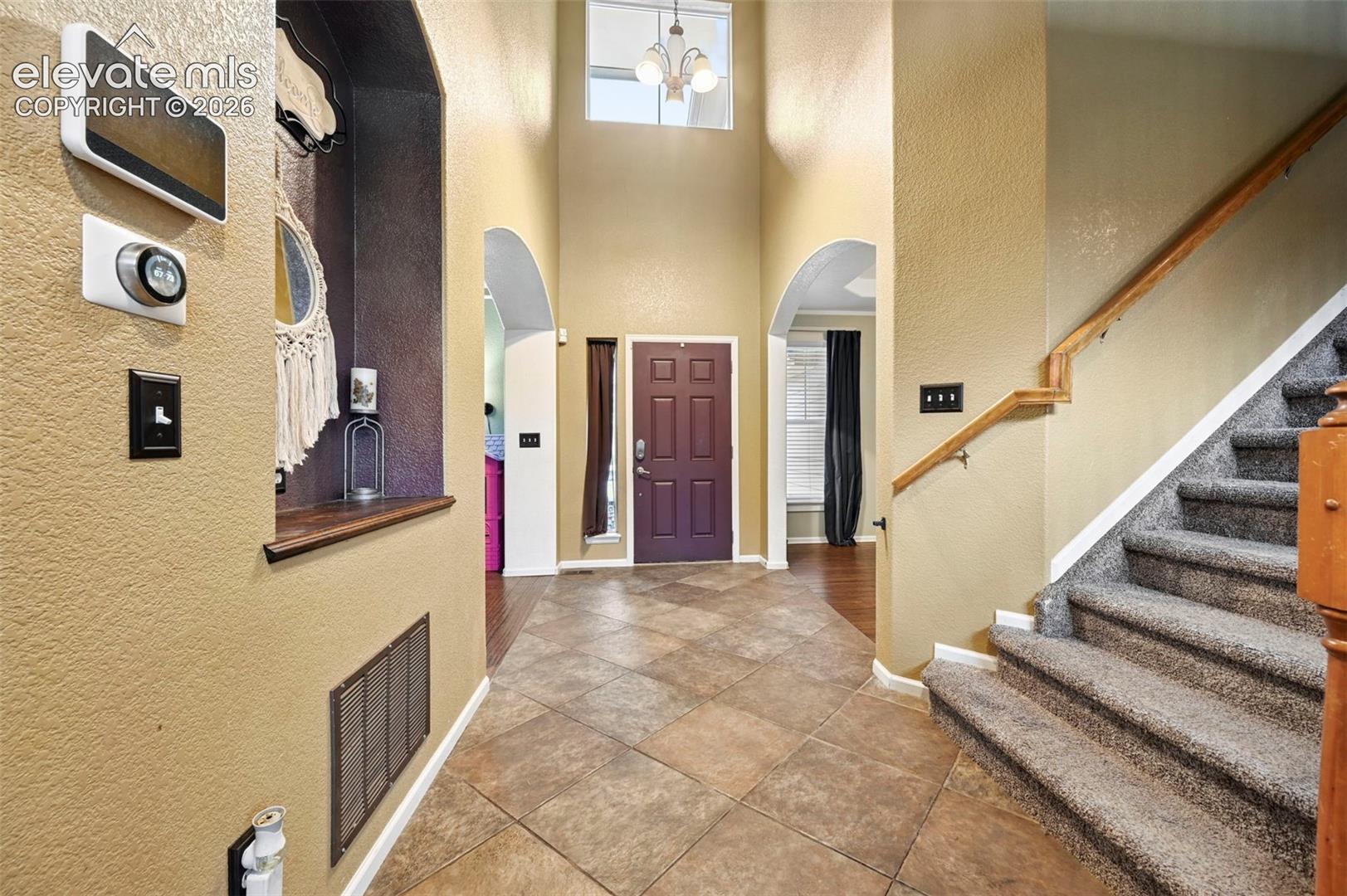 Listing photo 3 for 10813 White Sands Court