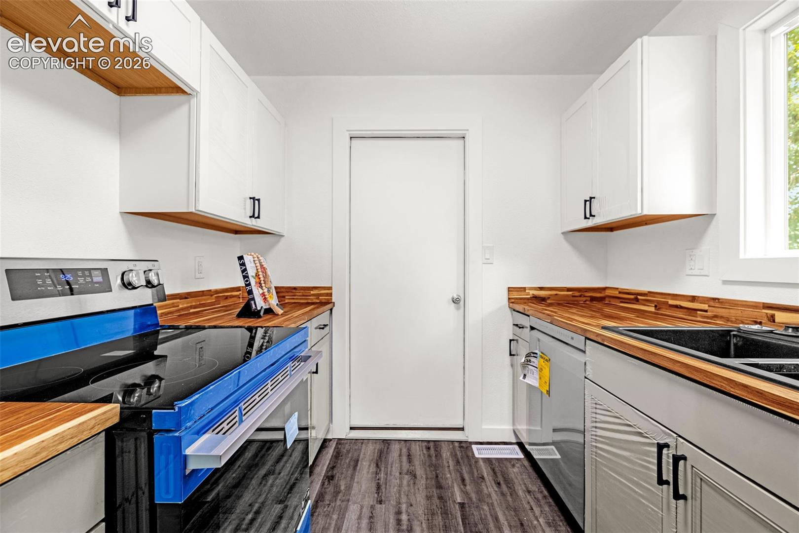 Listing photo 8 for 1375 Bonita Drive