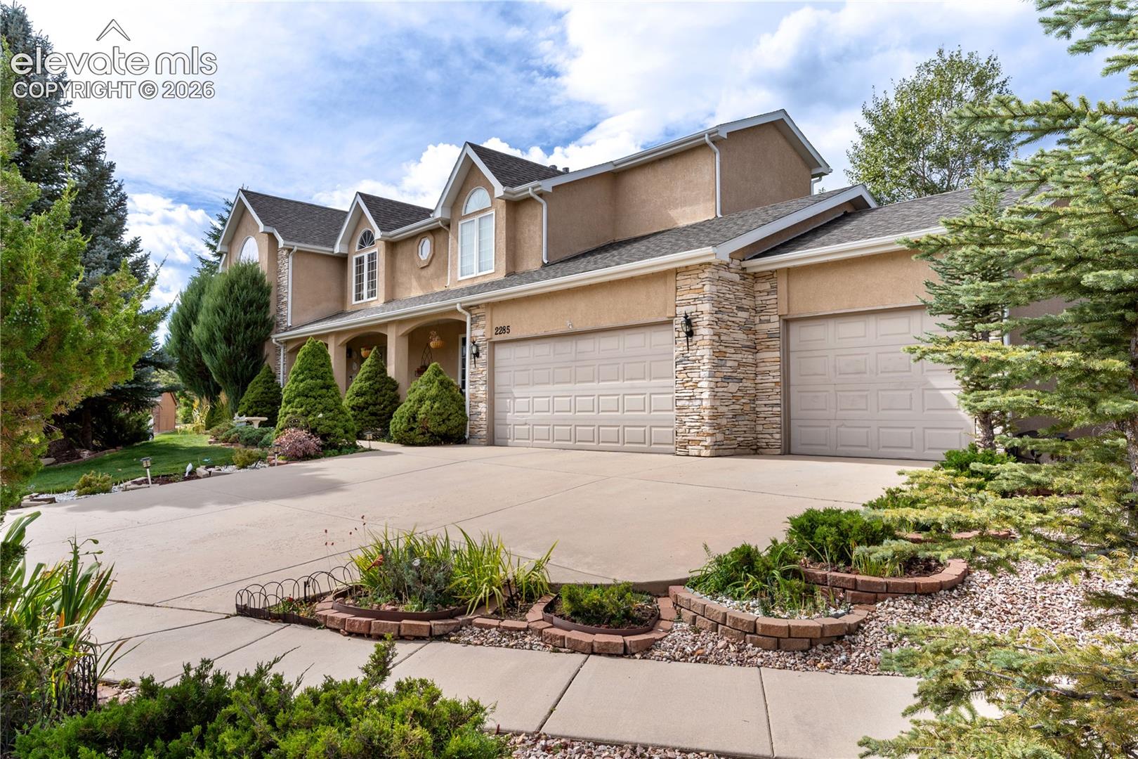 Listing photo 3 for 2285 Vanreen Drive