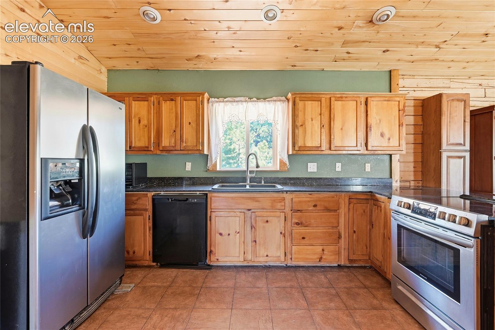 Listing photo 21 for 927 Stonehenge Drive