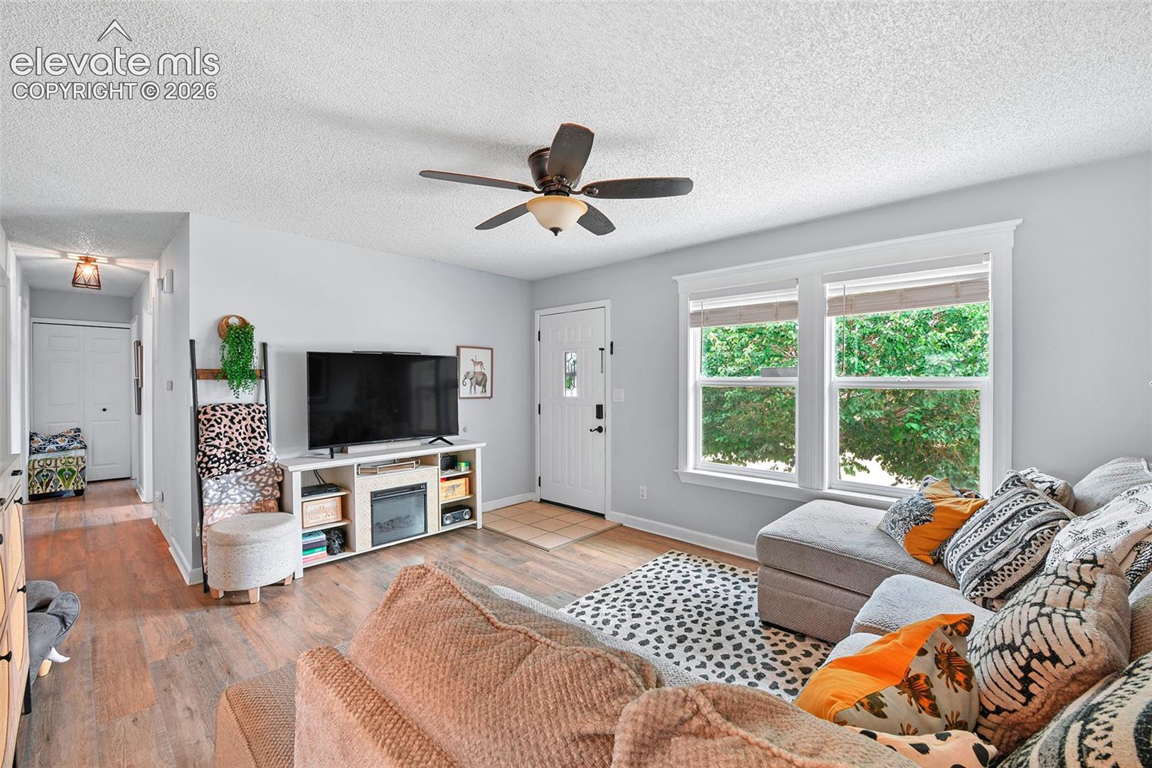 Listing photo 6 for 6830 Parkridge Court