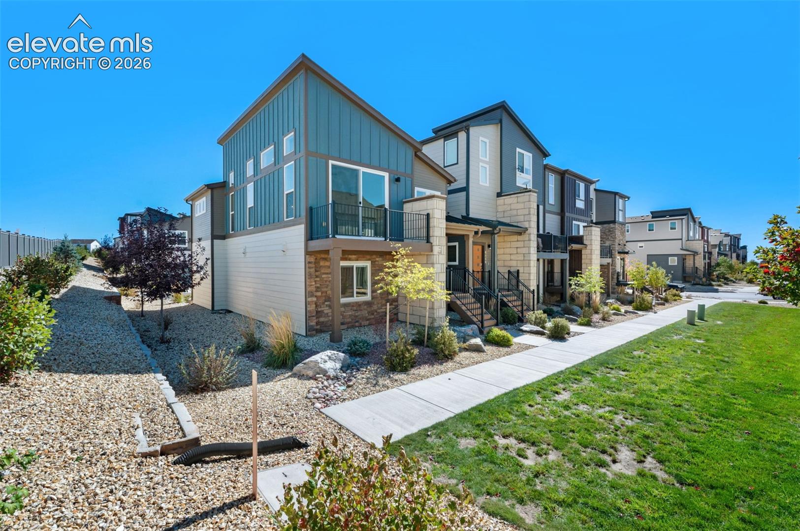 Listing photo 3 for 6872 Lily Mountain Lane