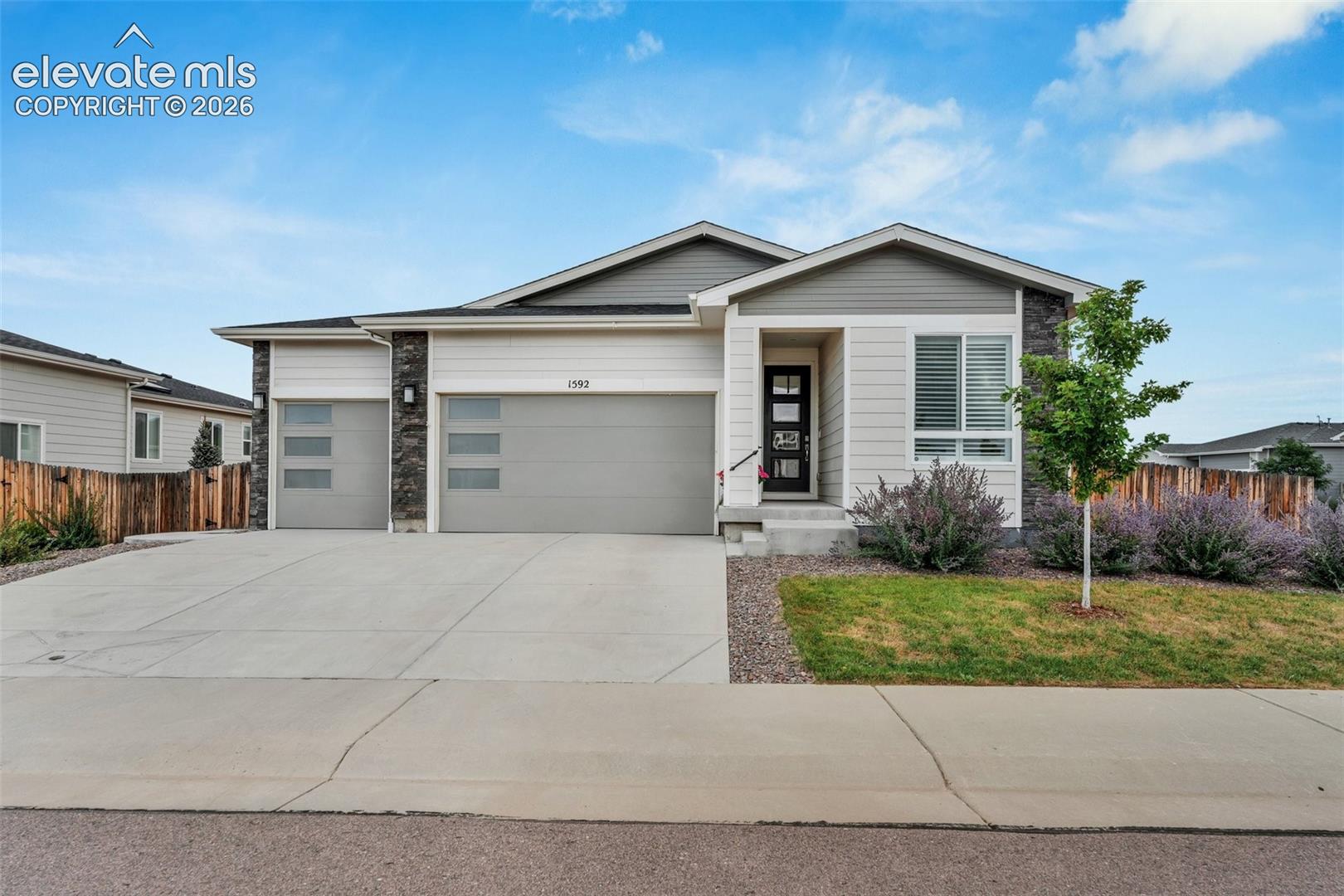 1592 Maggie Mae Lane โ listing photo