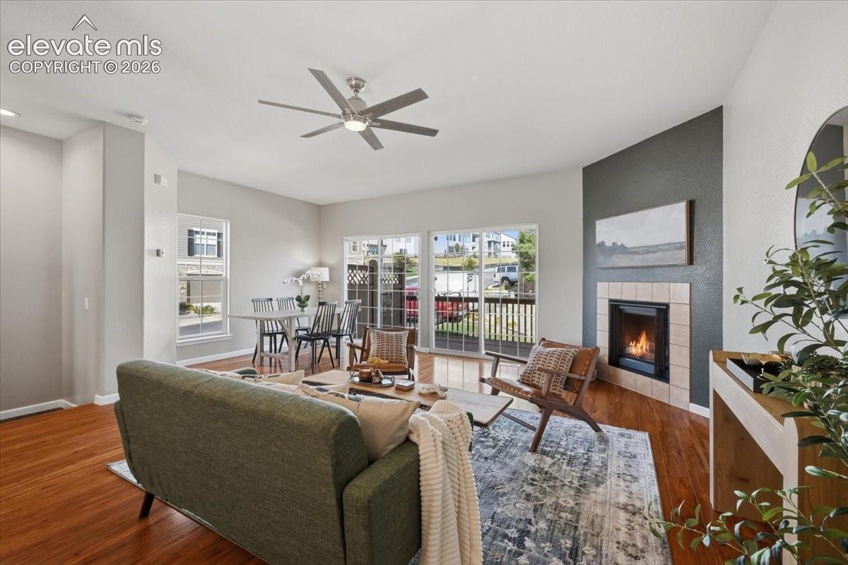 Listing photo 2 for 996 Burning Bush Point