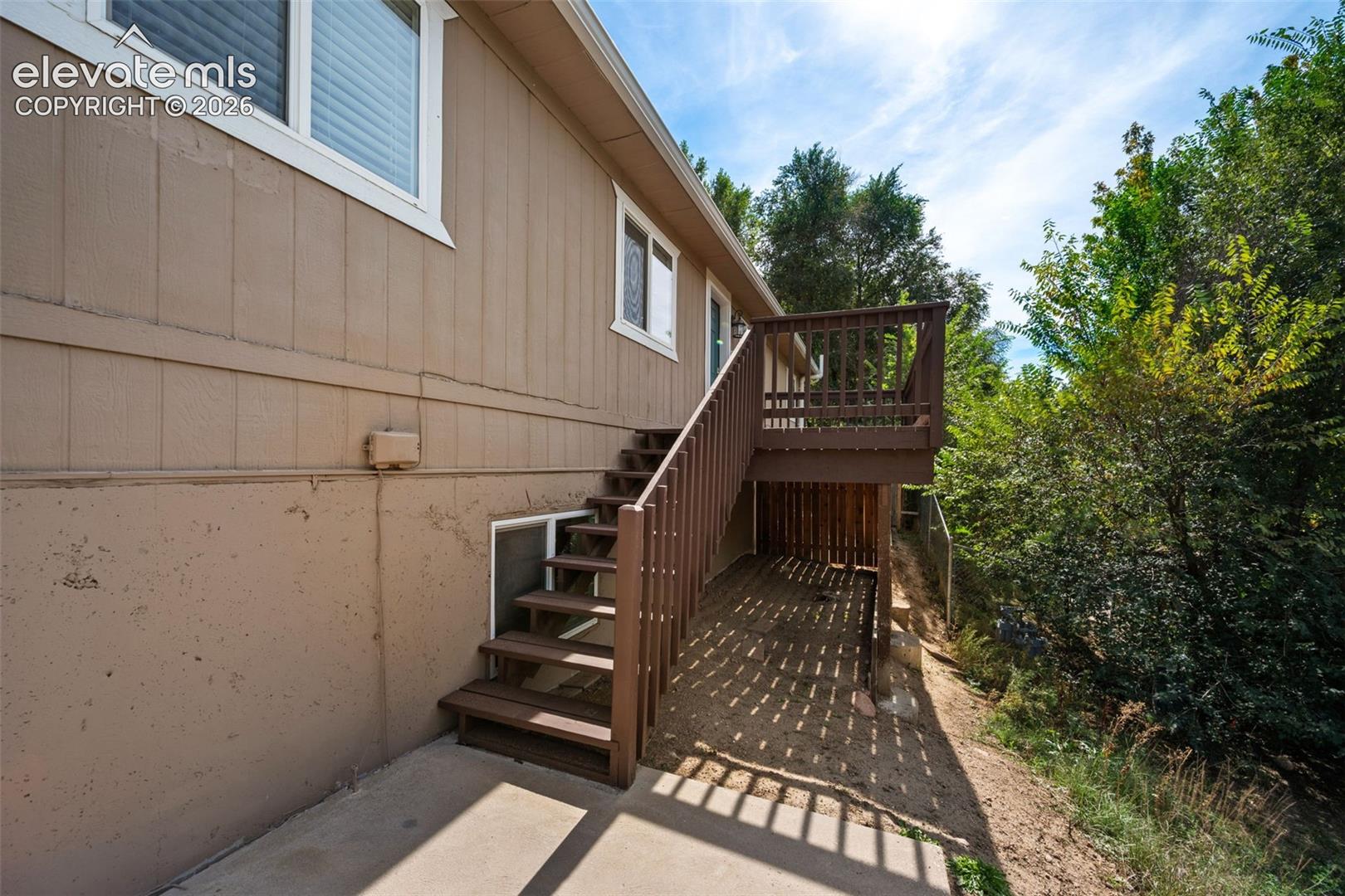 Listing photo 3 for 311 Comanche Village Drive