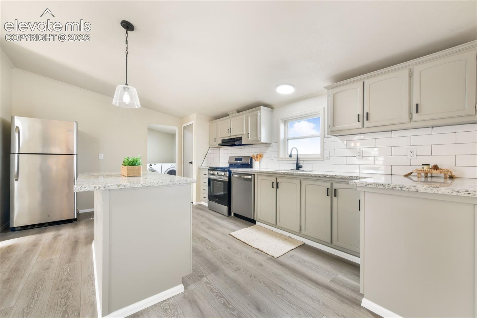 Listing photo 12 for 15054 Pamela Way