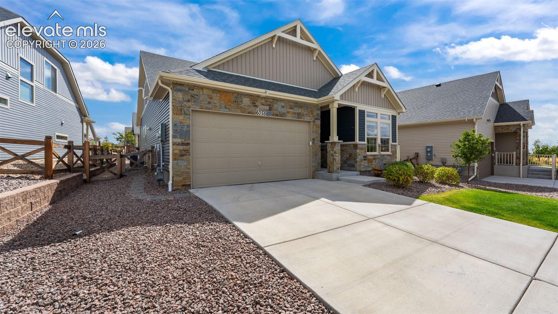 Listing photo 2 for 6055 Bennach Grove