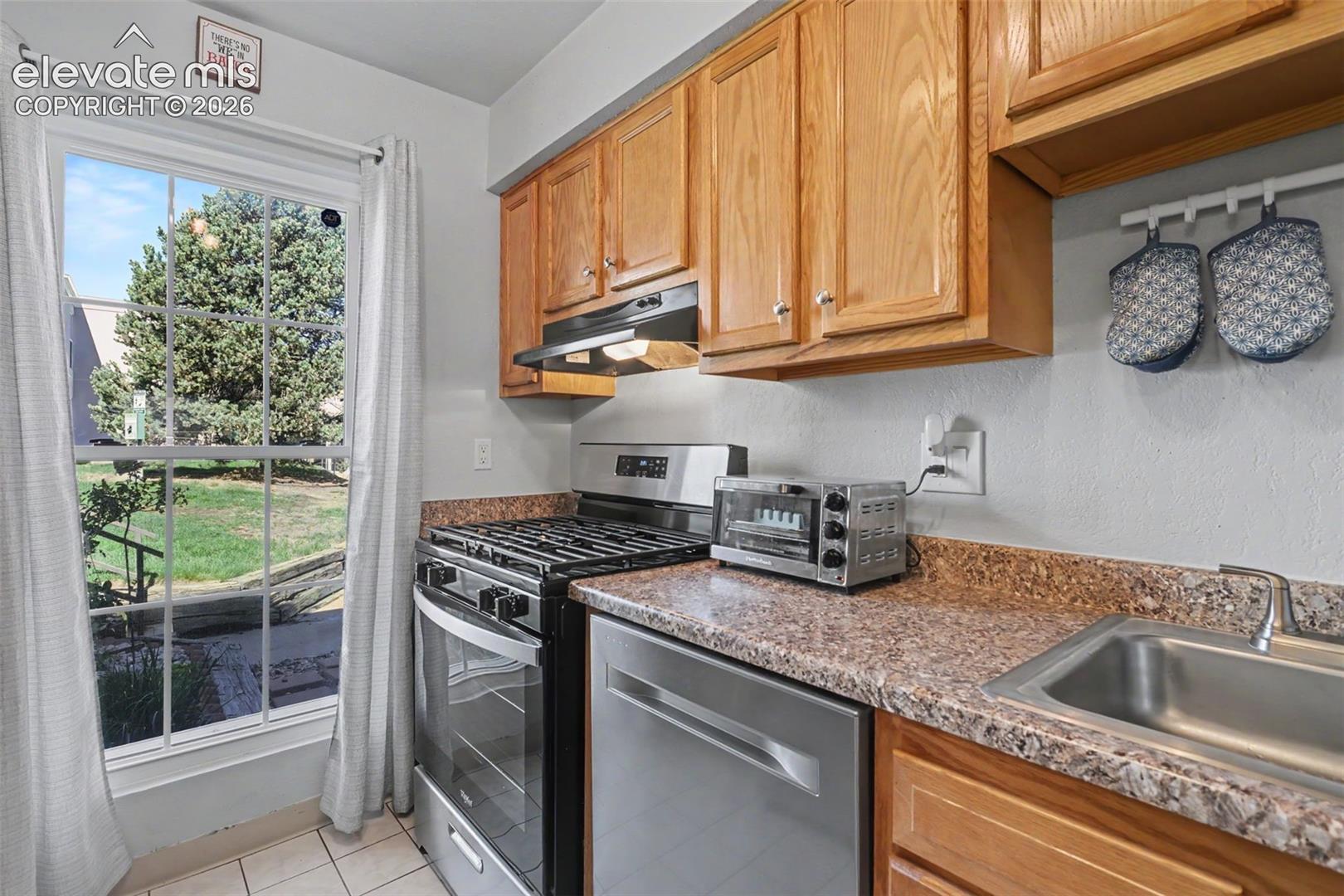 Listing photo 7 for 3110 Van Teylingen Drive E