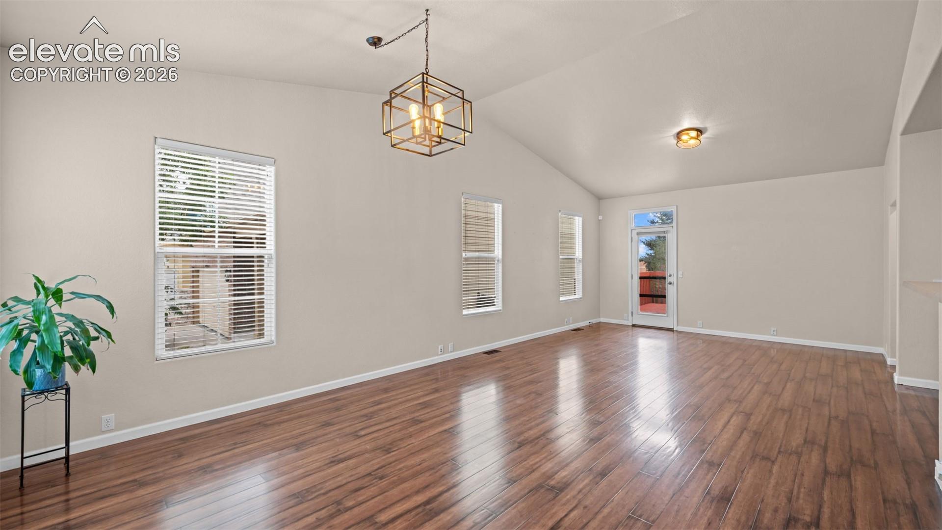 Listing photo 5 for 7514 Jaoul Point