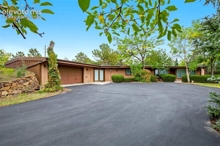 875 Eagle Rock Road — listing photo