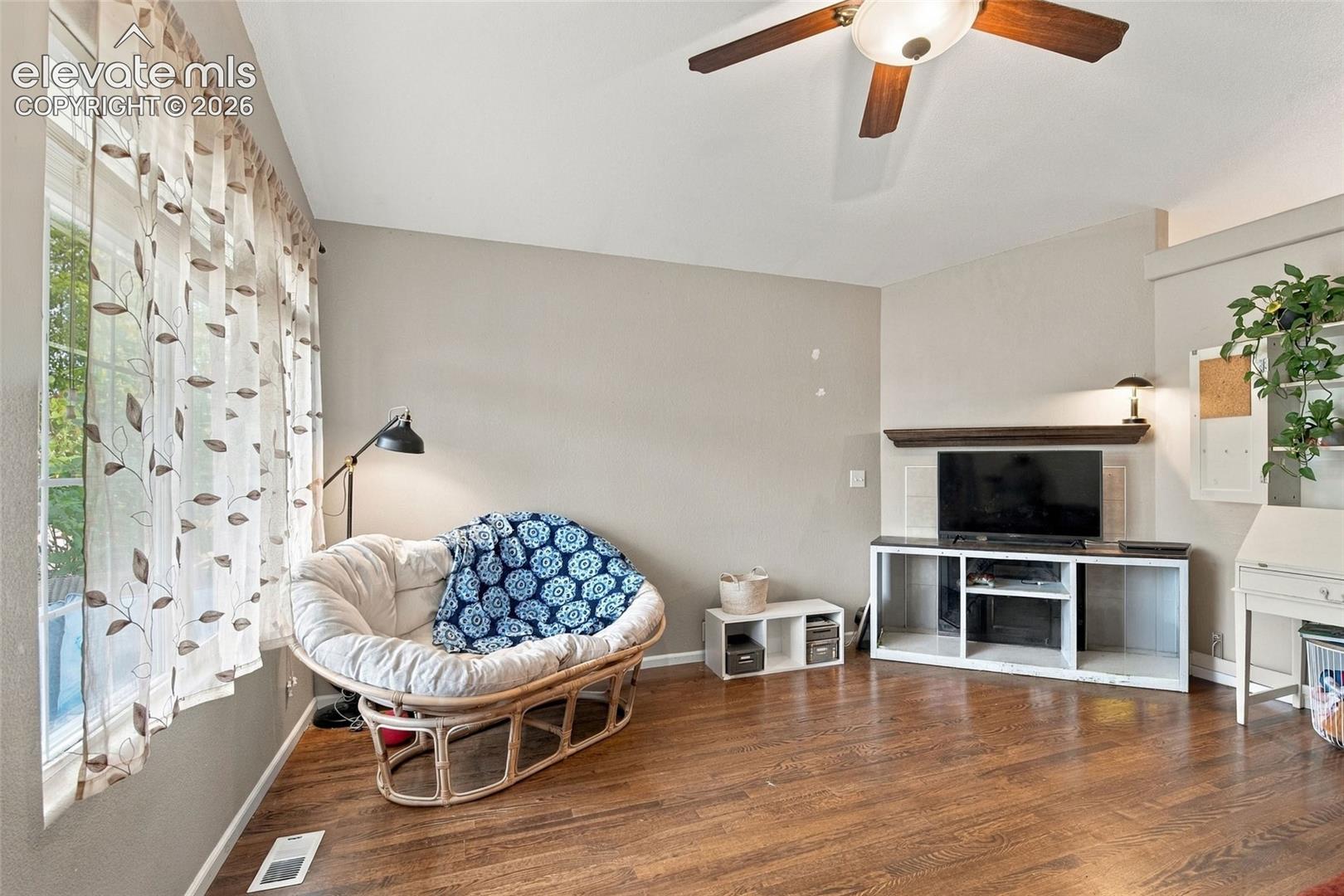 Listing photo 4 for 8451 Shadow Run Lane