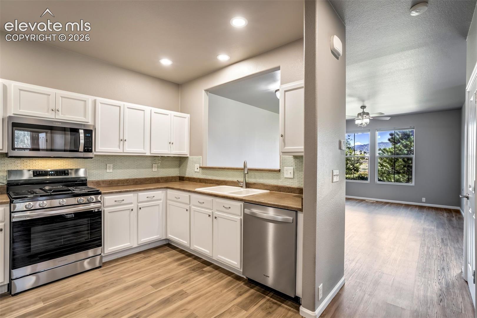 Listing photo 12 for 7303 Sandy Springs Point