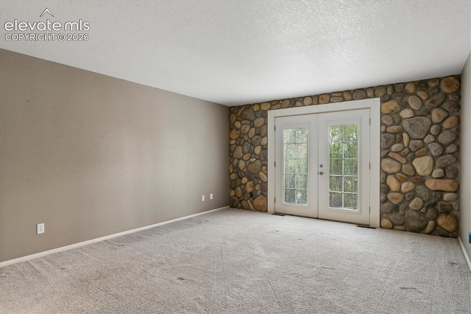 Listing photo 11 for 7765 Midnight Road