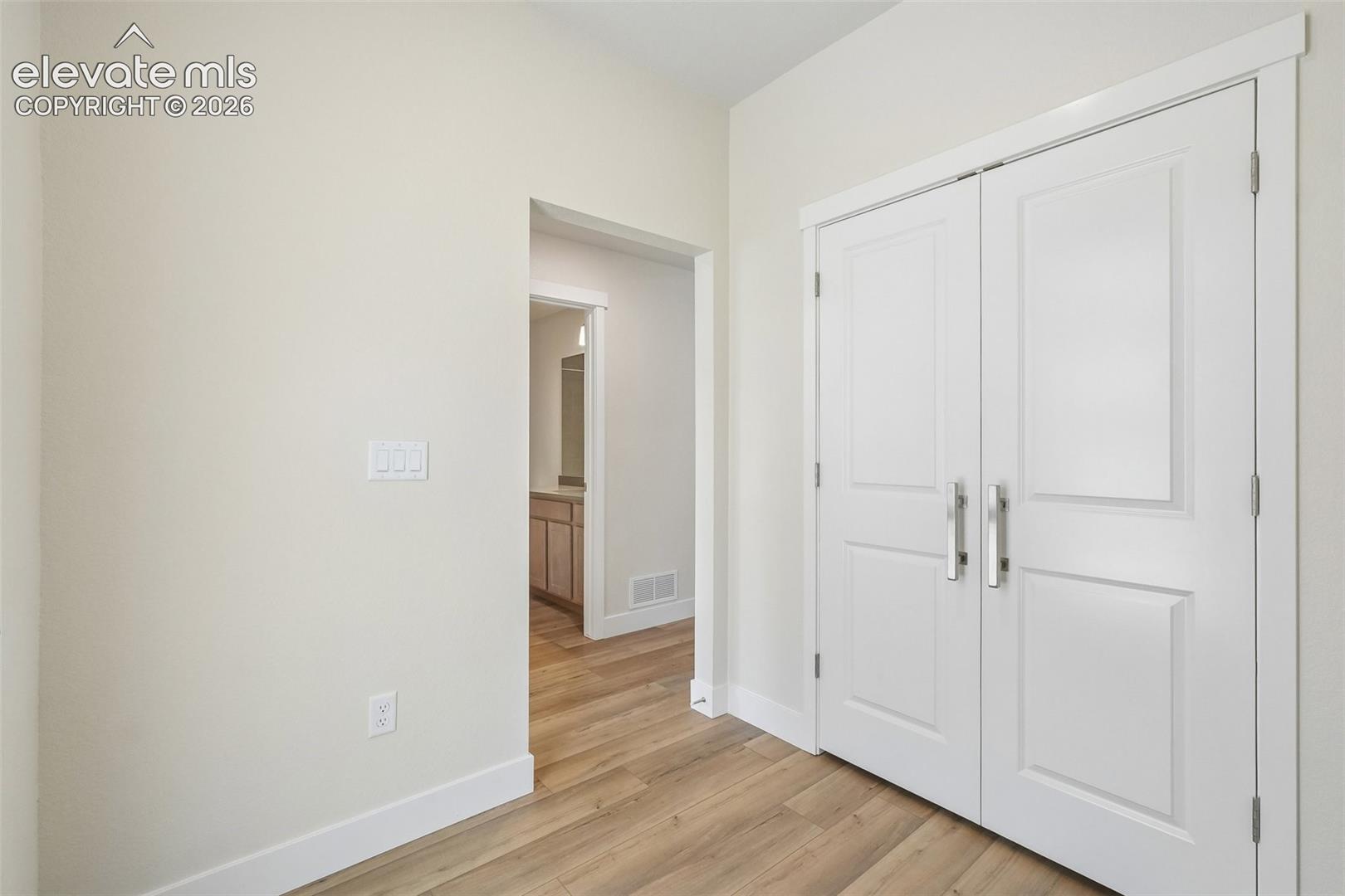 Listing photo 14 for 3005 Curly Grove