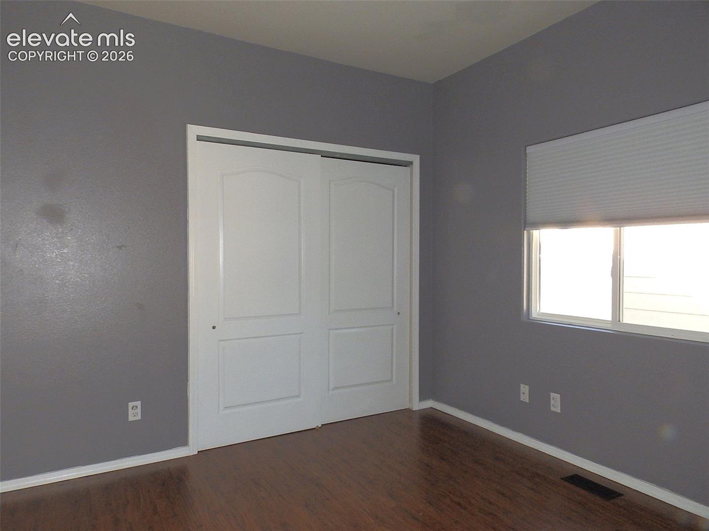 Listing photo 11 for 803 Ridgebury Place