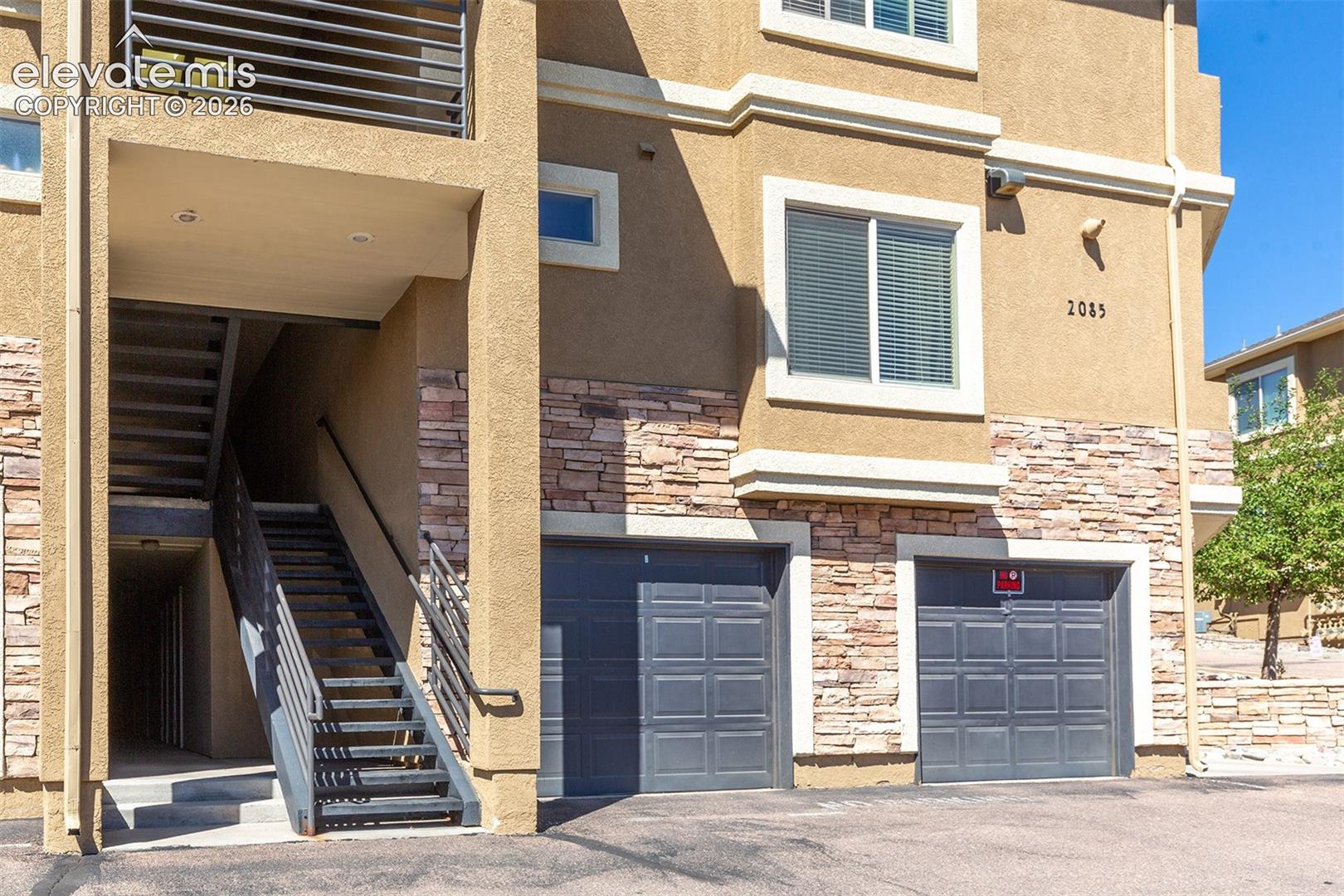 Listing photo 3 for 2085 Montura View 102