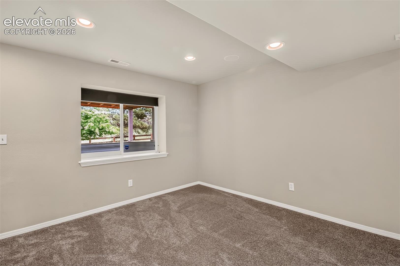 Listing photo 34 for 1136 Lawn Lake Trail