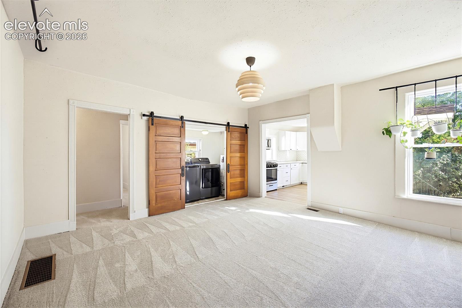 Listing photo 9 for 621 E Cache La Poudre Street